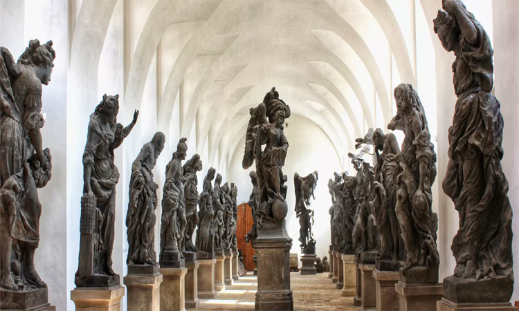 Kuks Statues